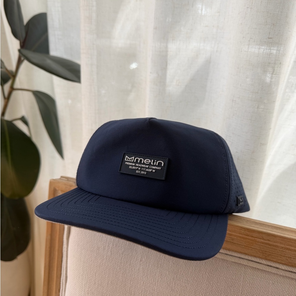 melin Coronado hat in blue